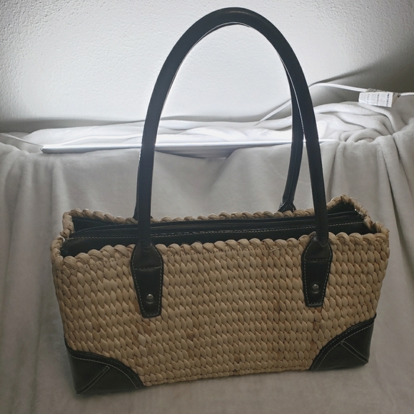 Handbags - Wicker and black purse summer spring